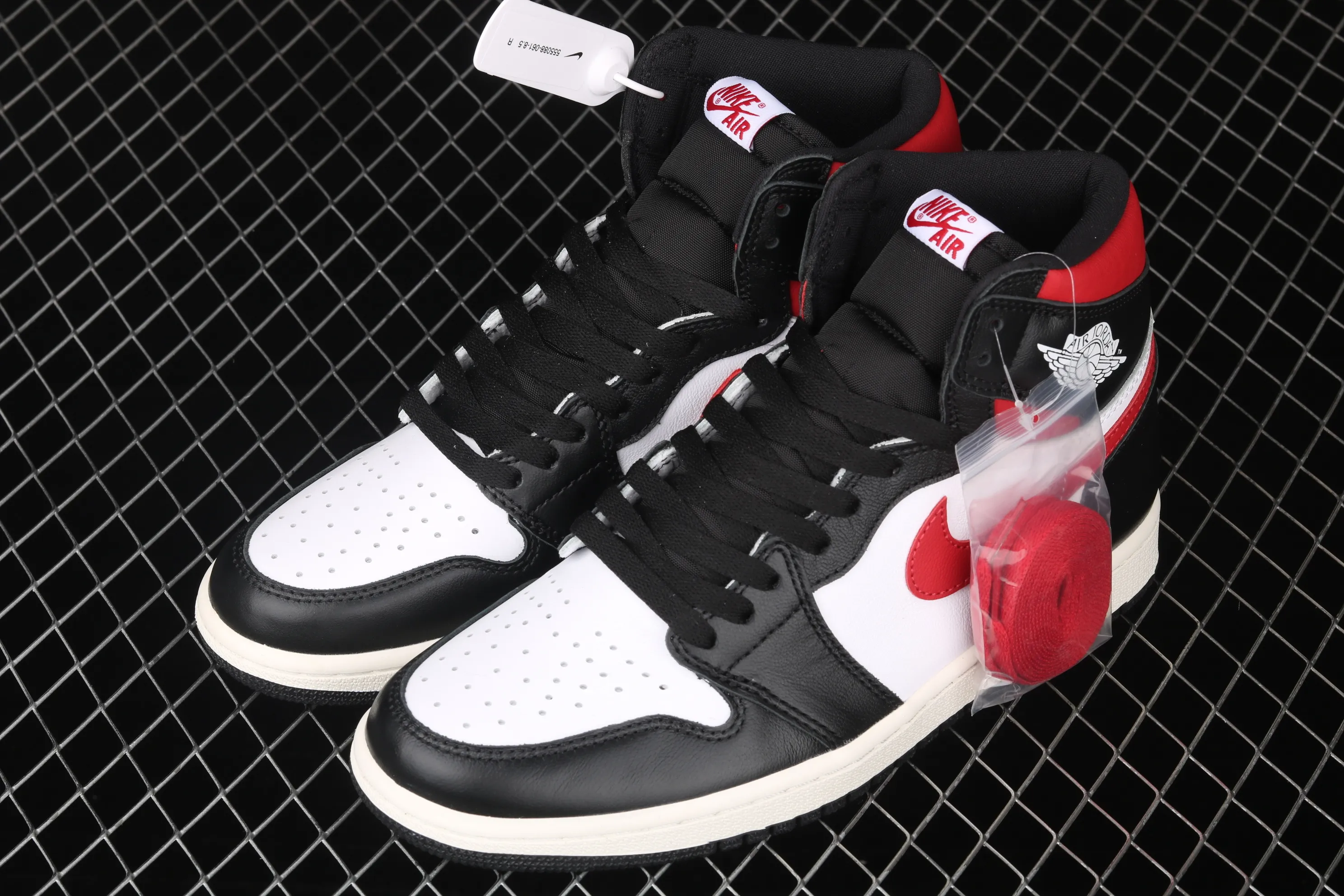 All categories Air Jordan Jordan series basketball shoes Air Jordan 1 High H version Air Jordan 1 Retro High OG "Gym red" AJ1 Joe 1 black and white red 555088-061